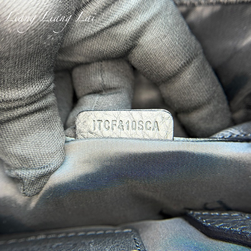 BURBERRY 格紋壓紋小牛皮黑色斜背包-18