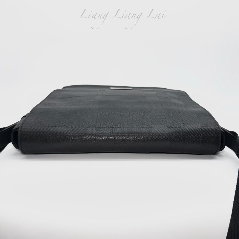 BURBERRY 格紋壓紋小牛皮黑色斜背包-22