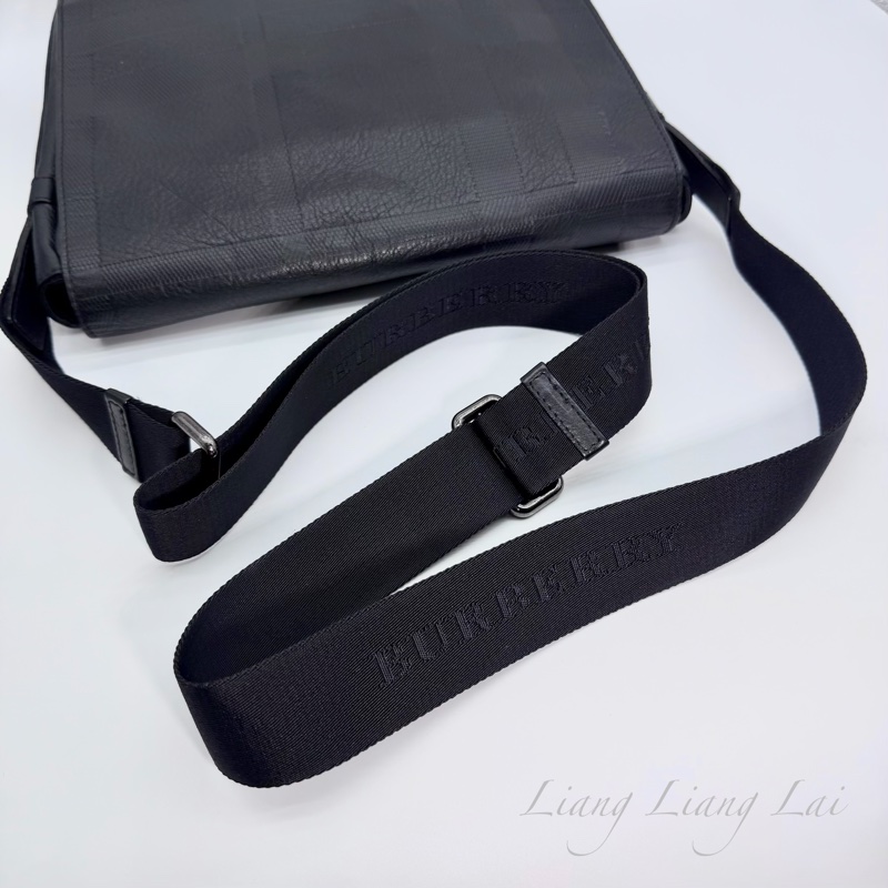 BURBERRY 格紋壓紋小牛皮黑色斜背包-26