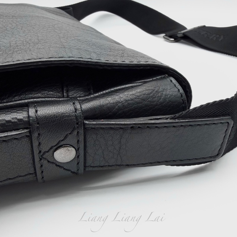 BURBERRY 格紋壓紋小牛皮黑色斜背包-28