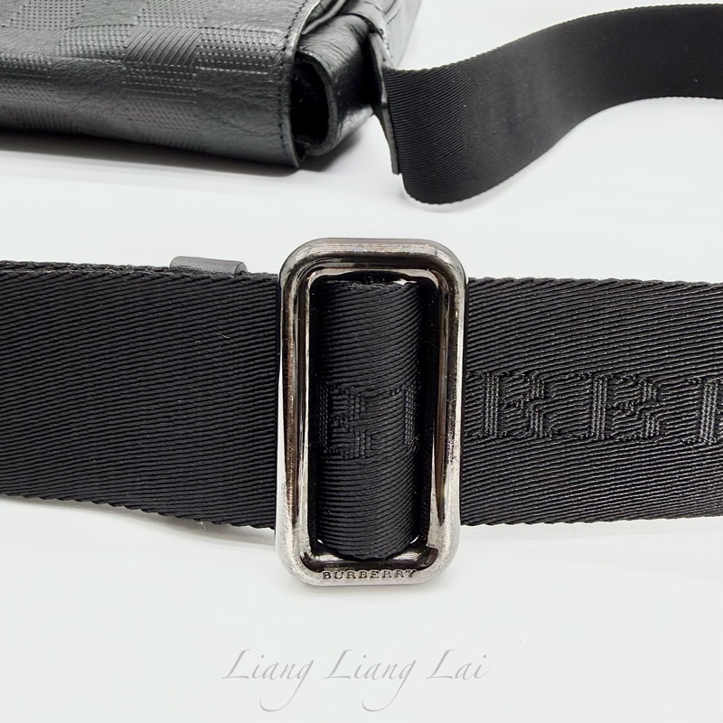 BURBERRY 格紋壓紋小牛皮黑色斜背包-30