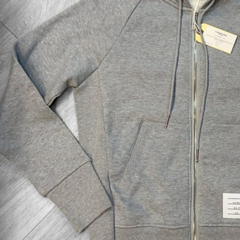 🔥 雙11全面開搶・全館折扣限時開啟！【THOM BROWNE-TB】經典四條紋雙向拉鍊衛衣連帽外套 灰(下單前須先私訊)-2