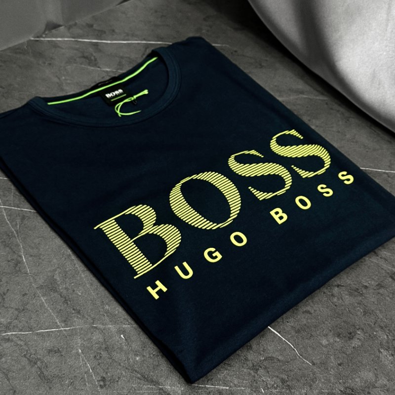 🚨 雙11最後倒數・今晚錯過等明年！【BOSS】綠色文字LOGO深藍 T恤-3