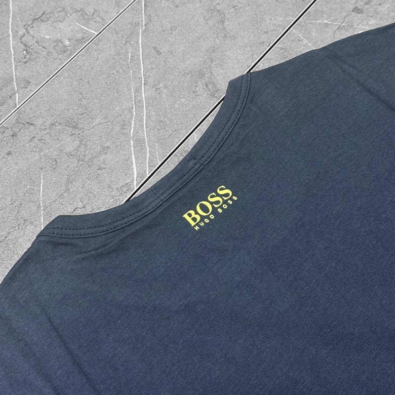 🚨 雙11最後倒數・今晚錯過等明年！【BOSS】綠色文字LOGO深藍 T恤-5