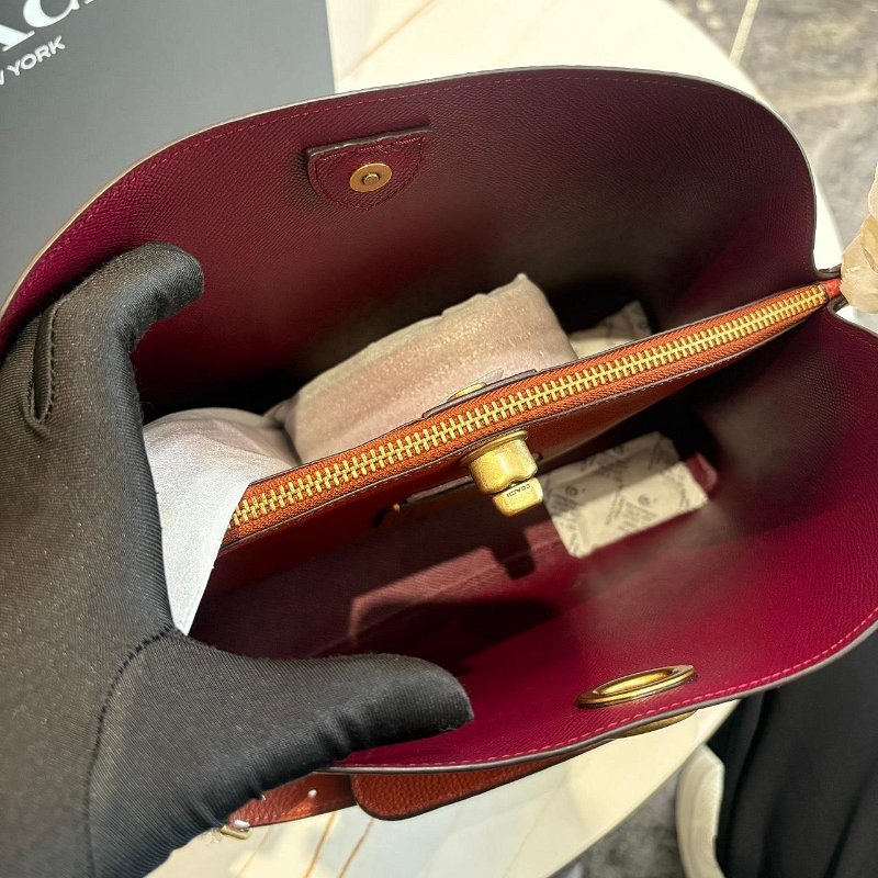 *SHIHNA名牌精品* COACH PVC塗層帆布印花肩背袋-1