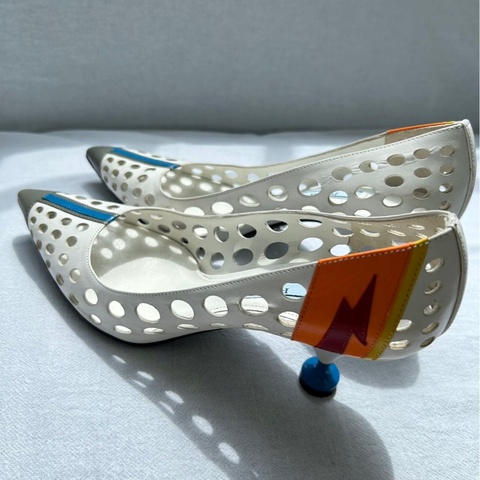 普拉達包頭涼鞋，36.5碼，白色拼色設計，