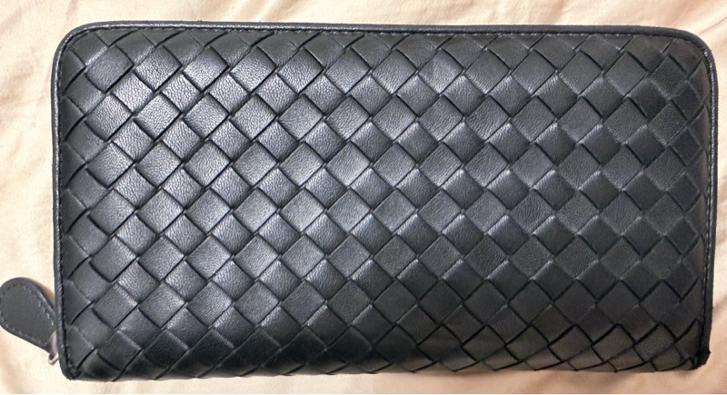 BOTTEGA VENETA 編織小牛皮拉鍊手拿長夾 黑色-1