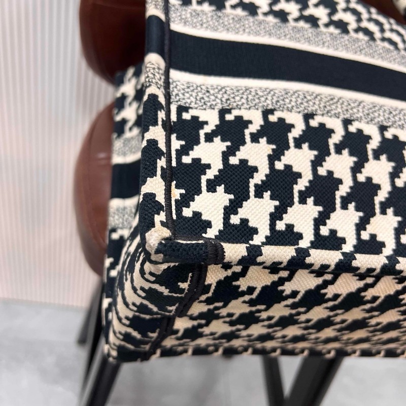 迪奧 Book tote 中號托特包 黑白千鳥格刺繡 手提包-16