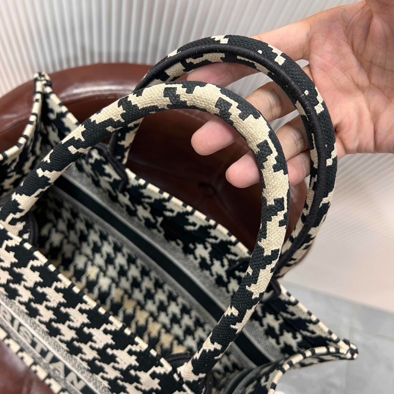 迪奧 Book tote 中號托特包 黑白千鳥格刺繡 手提包-18