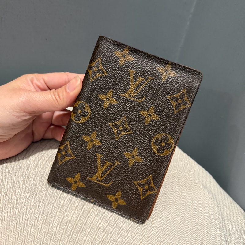 Louis Vuitton LV 經典老花 護照夾 護照套-0