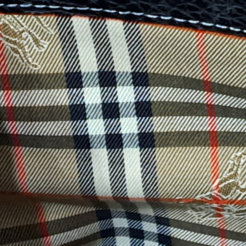 原價3萬8／近新未使用／Burberry手拿包／荔枝紋厚牛皮-15