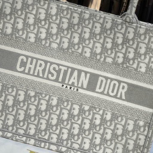 🔥 雙11全面開搶・全館折扣限時開啟!【DIOR 迪奧】Book Tote 米灰色中型托特包(下單前須先私訊)-1