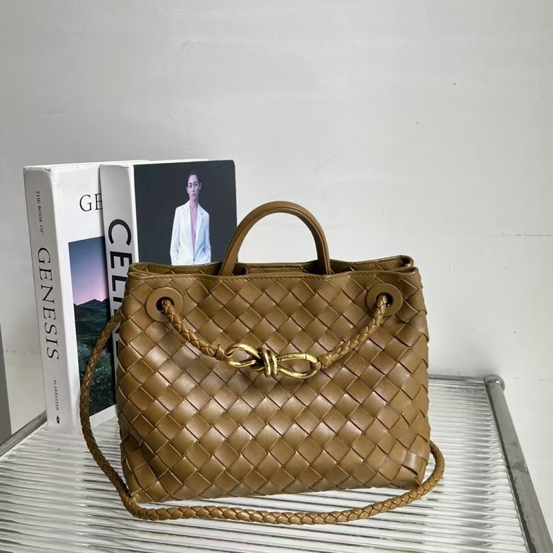🔥新到：閒置🆕 Bottega Veneta/葆蝶 Andiamo 編織圖案單肩包，尺寸：25cm *10cm *10cm-0
