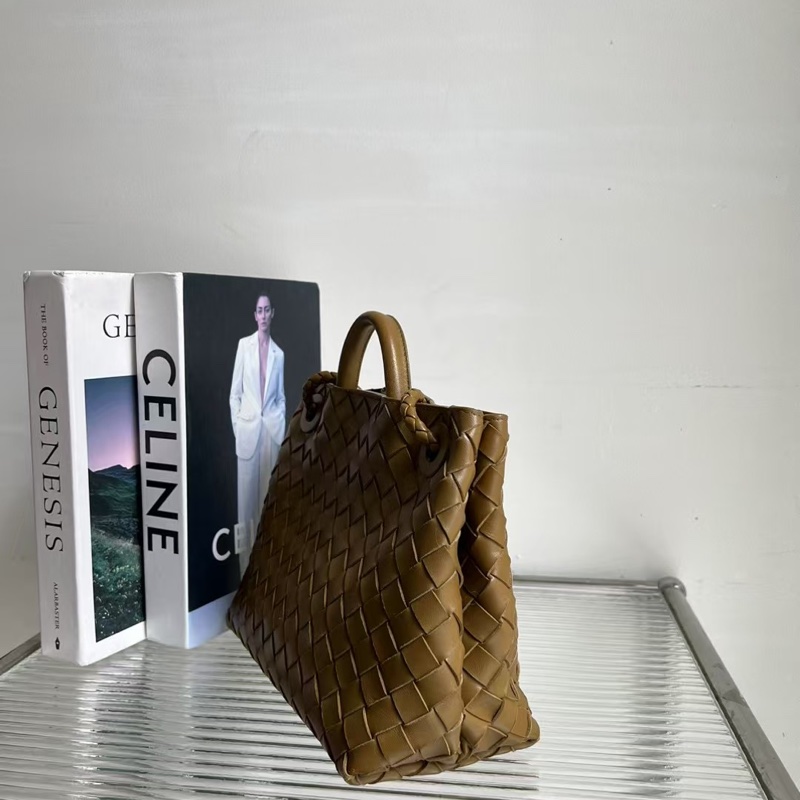 🔥新到：閒置🆕 Bottega Veneta/葆蝶 Andiamo 編織圖案單肩包，尺寸：25cm *10cm *10cm-1