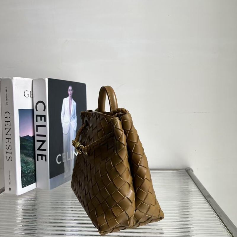 🔥新到：閒置🆕 Bottega Veneta/葆蝶 Andiamo 編織圖案單肩包，尺寸：25cm *10cm *10cm-3