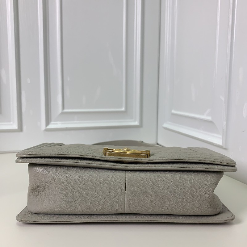 Chanel 香奈兒Leboy 中號 岩石灰金扣荔枝牛皮 肩背包 斜背包-5