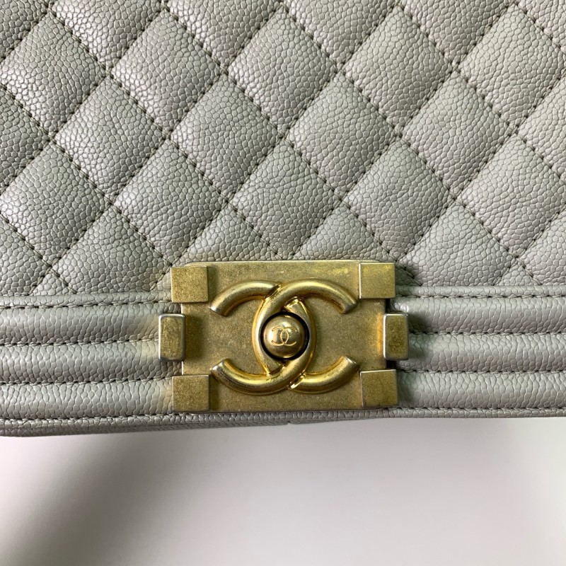 Chanel 香奈兒Leboy 中號 岩石灰金扣荔枝牛皮 肩背包 斜背包-7