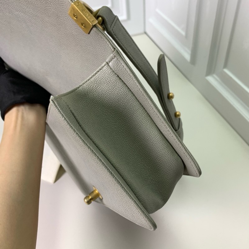 Chanel 香奈兒Leboy 中號 岩石灰金扣荔枝牛皮 肩背包 斜背包-9