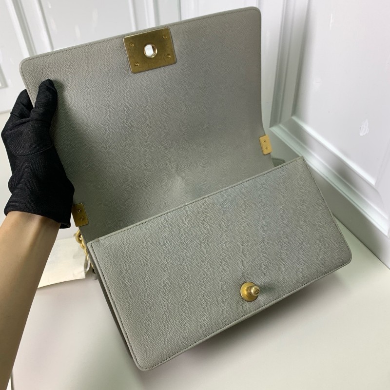 Chanel 香奈兒Leboy 中號 岩石灰金扣荔枝牛皮 肩背包 斜背包-11