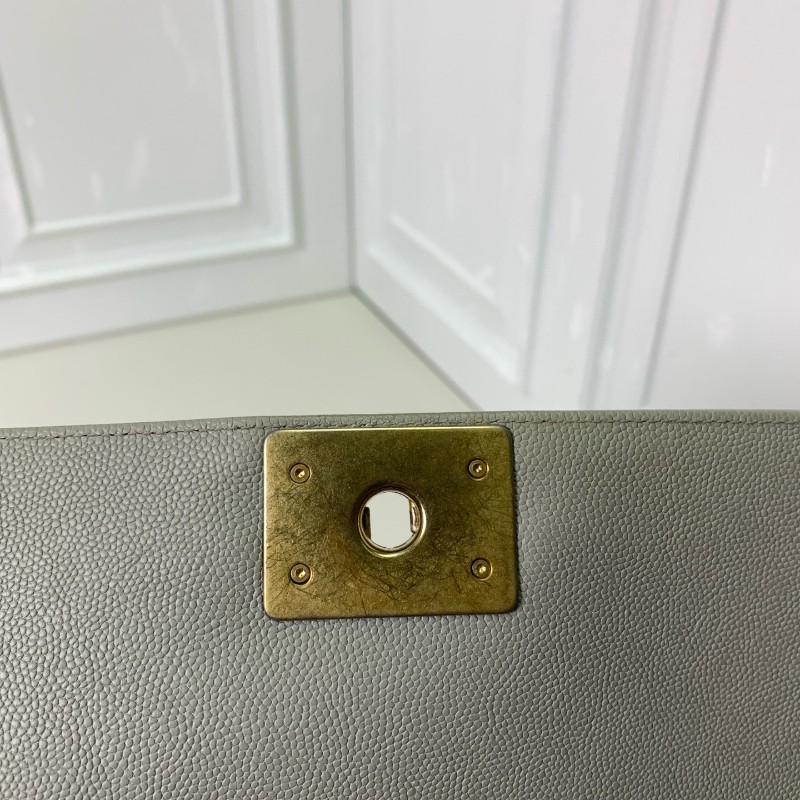 Chanel 香奈兒Leboy 中號 岩石灰金扣荔枝牛皮 肩背包 斜背包-12