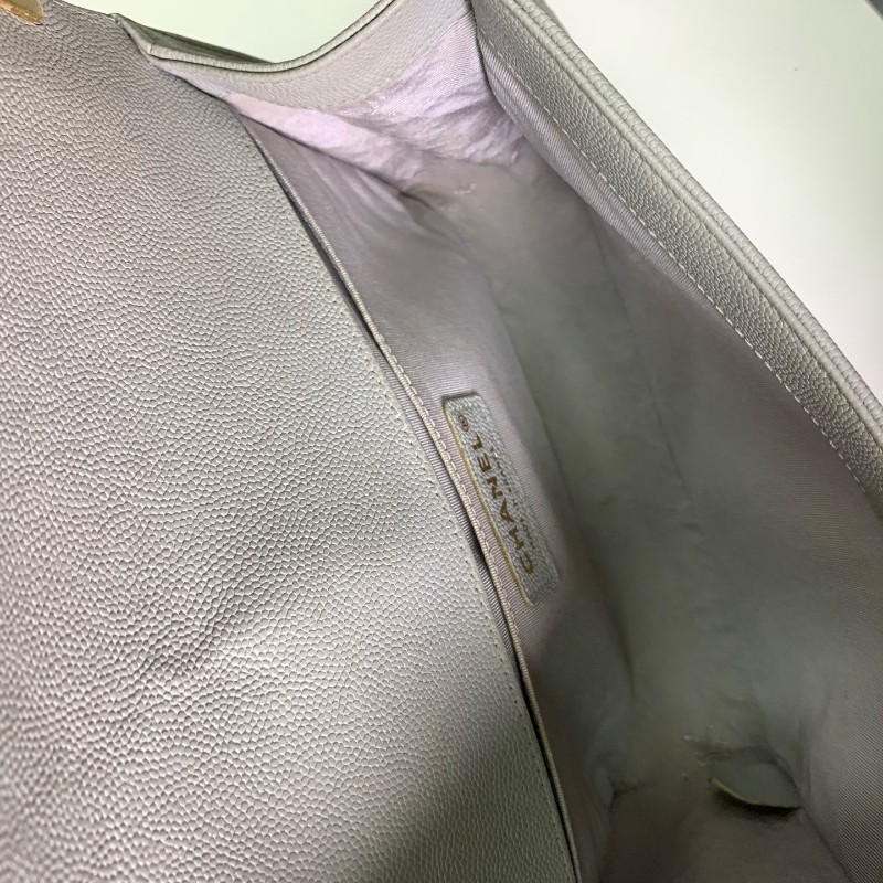 Chanel 香奈兒Leboy 中號 岩石灰金扣荔枝牛皮 肩背包 斜背包-13