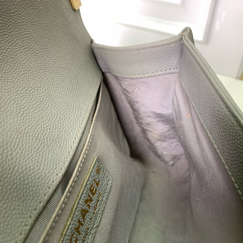 Chanel 香奈兒Leboy 中號 岩石灰金扣荔枝牛皮 肩背包 斜背包-15