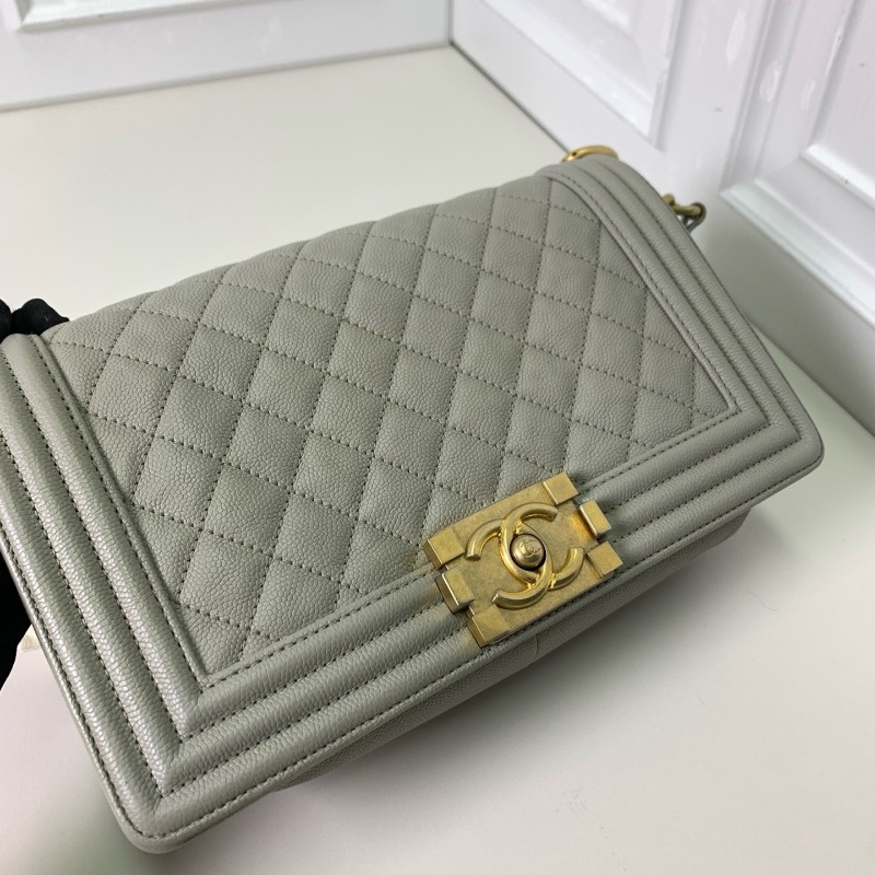 Chanel 香奈兒Leboy 中號 岩石灰金扣荔枝牛皮 肩背包 斜背包-21