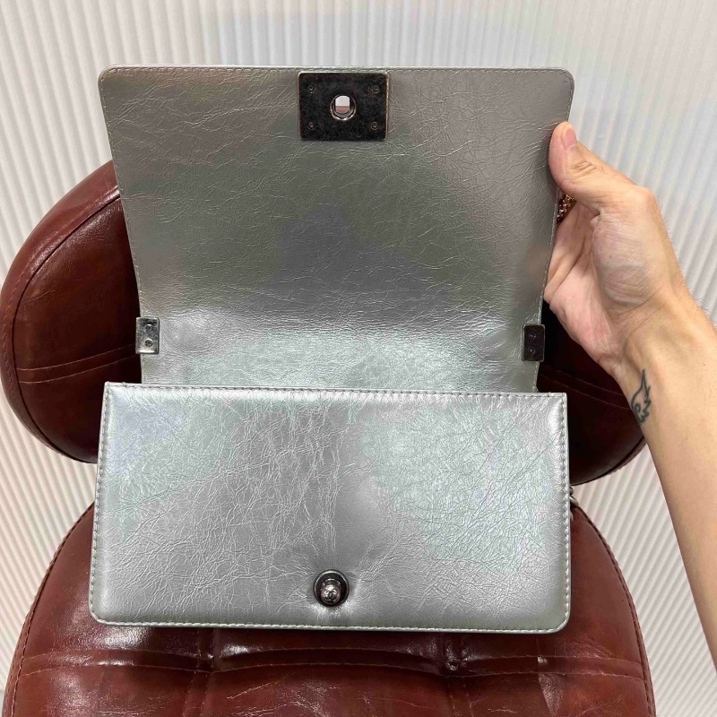 CHANEL 香奈兒 Leboy 中號 宮廷限定重工秀款 帶手柄 銀色銀鏈 菠蘿扣-13