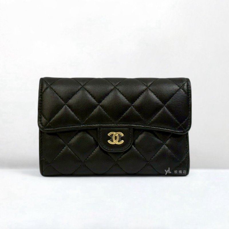 CHANEL 黑羊皮金釦三折中夾AP0232-1