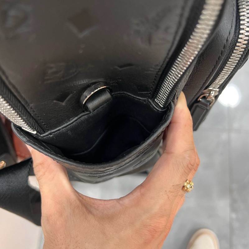 MCM 黑色老花 牛皮 新款中號 後背包 雙肩包-11