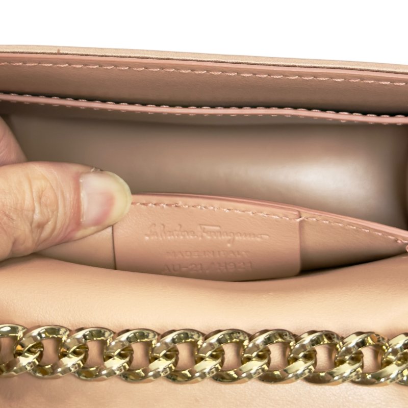 FERRAGAMO 滿鑽 鏈條 斜背包-18