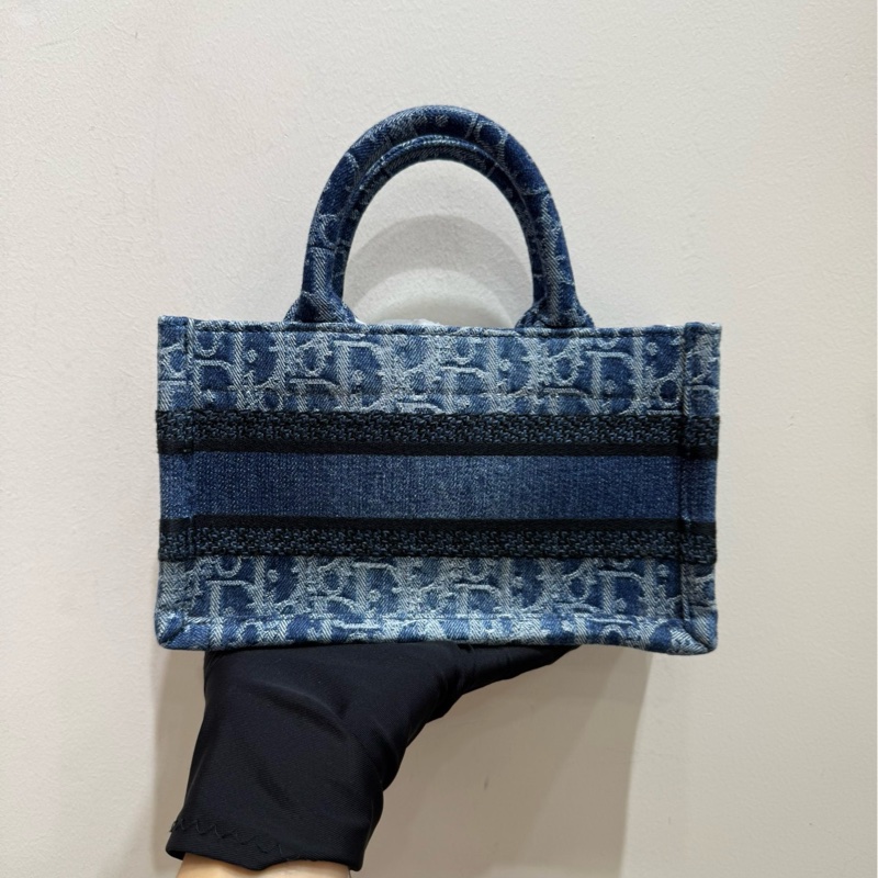 【閒置❤️】 Dior mini托特 Book tote丹寧系列 漸變牛仔藍老花刺繡 單肩手提包-3