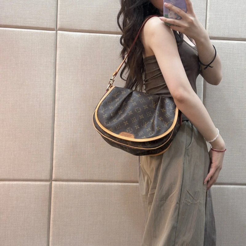 LOUIS VUITTON Menilmontant摺皺馬鞍包 - PM-1