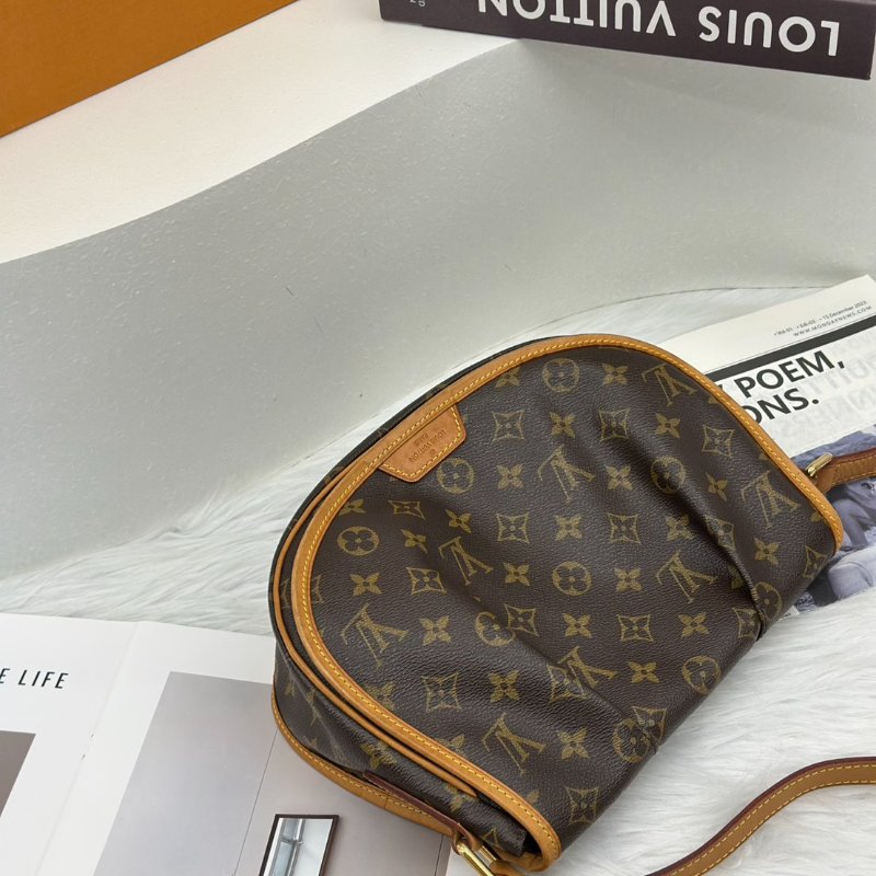 LOUIS VUITTON Menilmontant摺皺馬鞍包 - PM-6