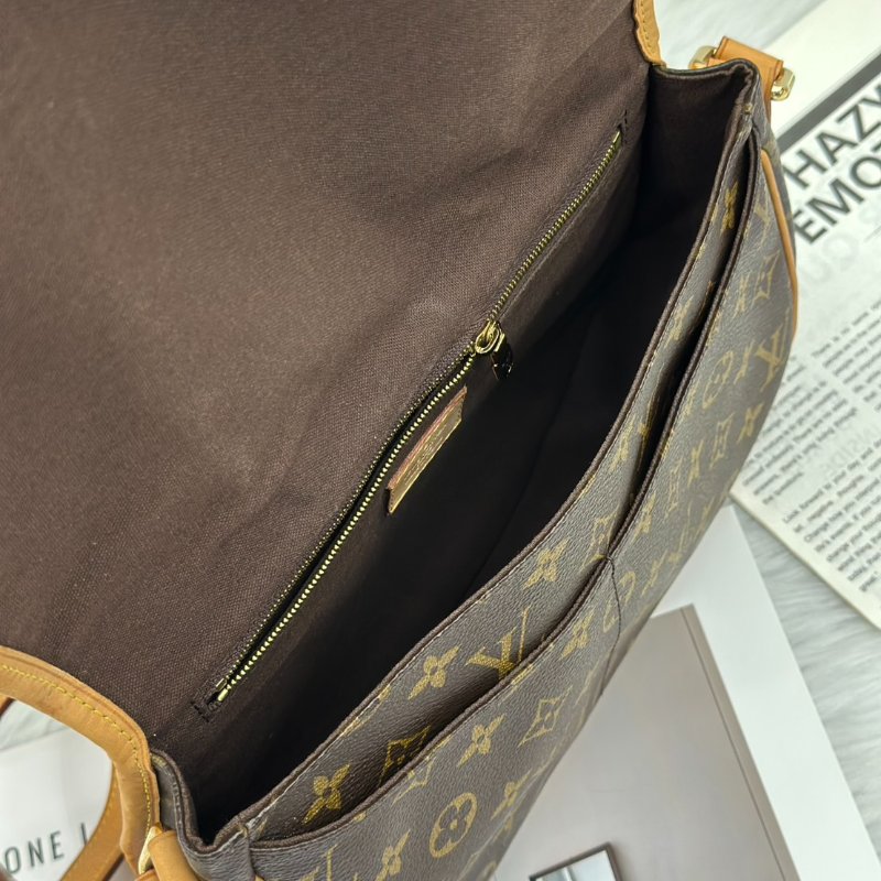 LOUIS VUITTON Menilmontant摺皺馬鞍包 - PM-8