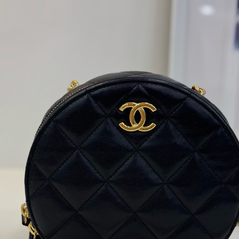 【閒置❤️】 Chanel 23C 手柄圓餅包 黑金羊皮 鏤空圓環手柄 環形字母logo 手提單肩斜挎-4