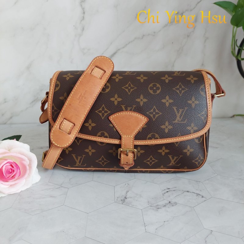 LV M42250  🎀現品實拍 🎀老花經典斜背包/法棍/馬鞍包／石頭包 ~二手品-11