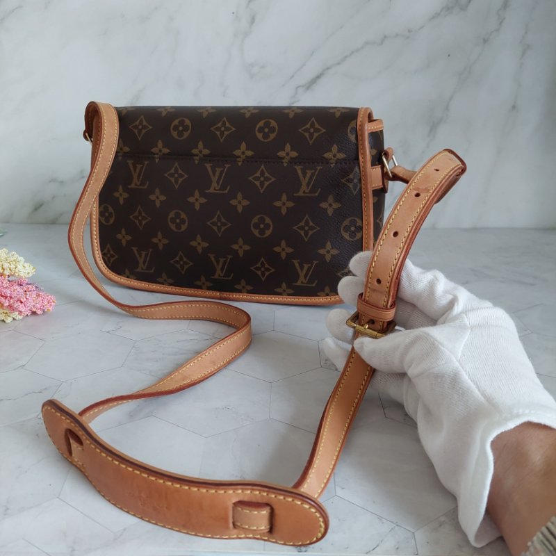 LV M42250  🎀現品實拍 🎀老花經典斜背包/法棍/馬鞍包／石頭包 ~二手品-27