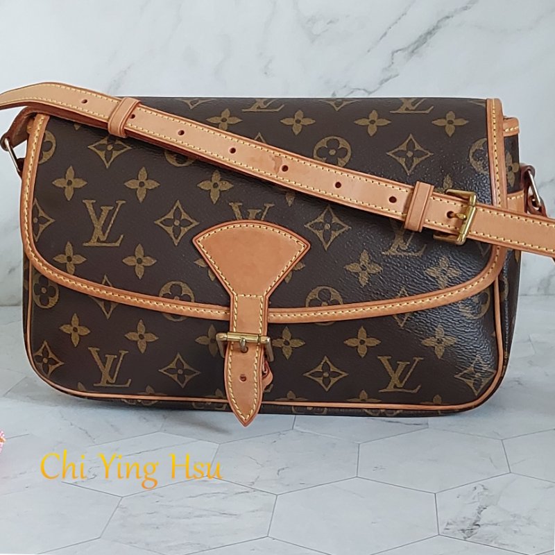 LV M42250  🎀現品實拍 🎀老花經典斜背包/法棍/馬鞍包／石頭包 ~二手品-56