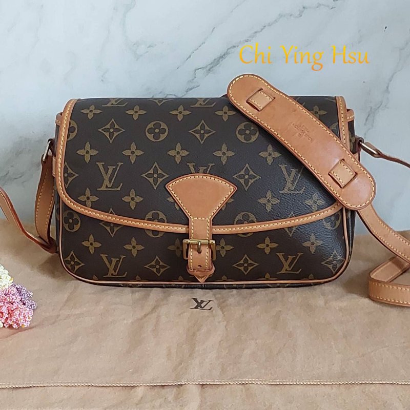 LV M42250  🎀現品實拍 🎀老花經典斜背包/法棍/馬鞍包／石頭包 ~二手品-64