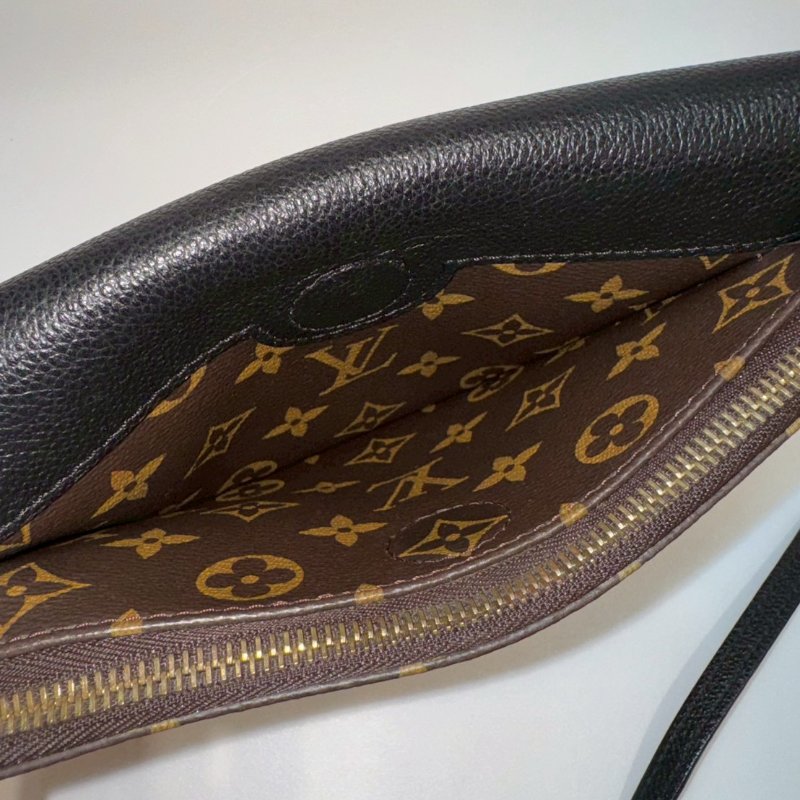 LV 斜背包/側背包/信封包 M50185 8成新-9