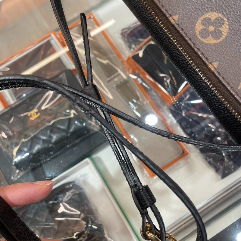 LV 斜背包/側背包/信封包 M50185 8成新-15