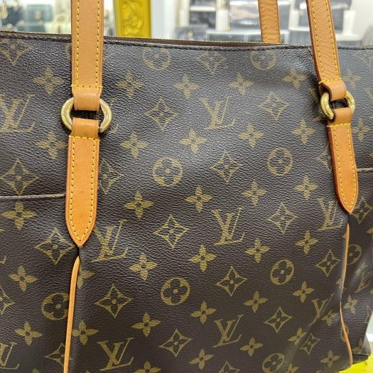 東區正精品㊣LV M56690 原花新款天心雙口袋拉鍊肩背包大款 RZ5958-6
