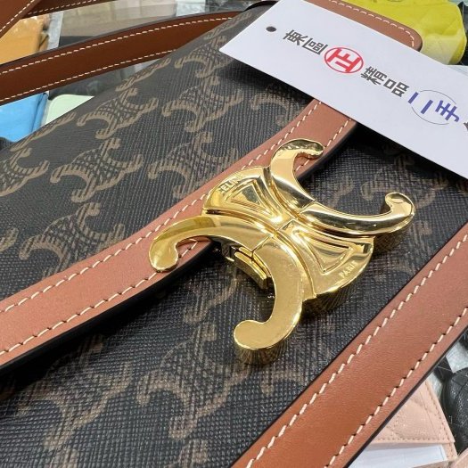東區正精品㊣CELINE TRIOMPHE TEEN PVC 近全新焦糖色凱旋門金扣翻蓋斜背包 RZ5939 188882BZ4.04U-6