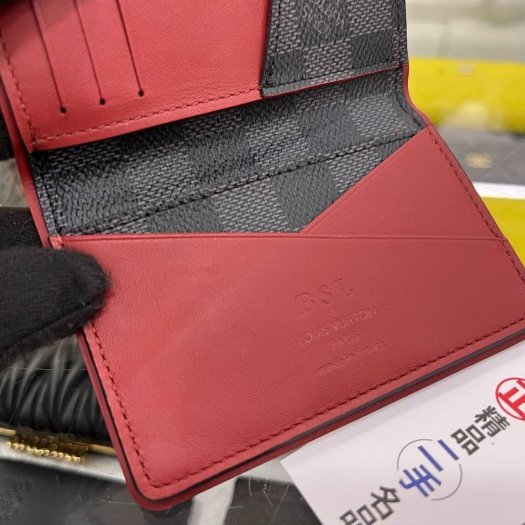 東區正精品㊣LOUIS VUITTON LV N63257 黑灰色棋盤格紅邊對折名片夾名片套卡片夾 RZ5956-3