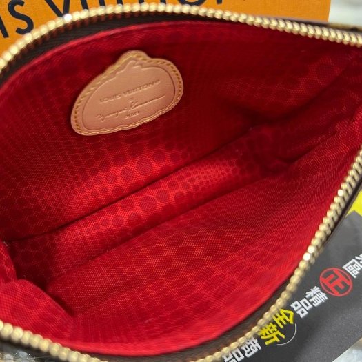 東區正精品㊣LV X YK M81866 全新字紋草間彌生彩色點點金鍊小包手提包麻將包聯名款 RA1842-3