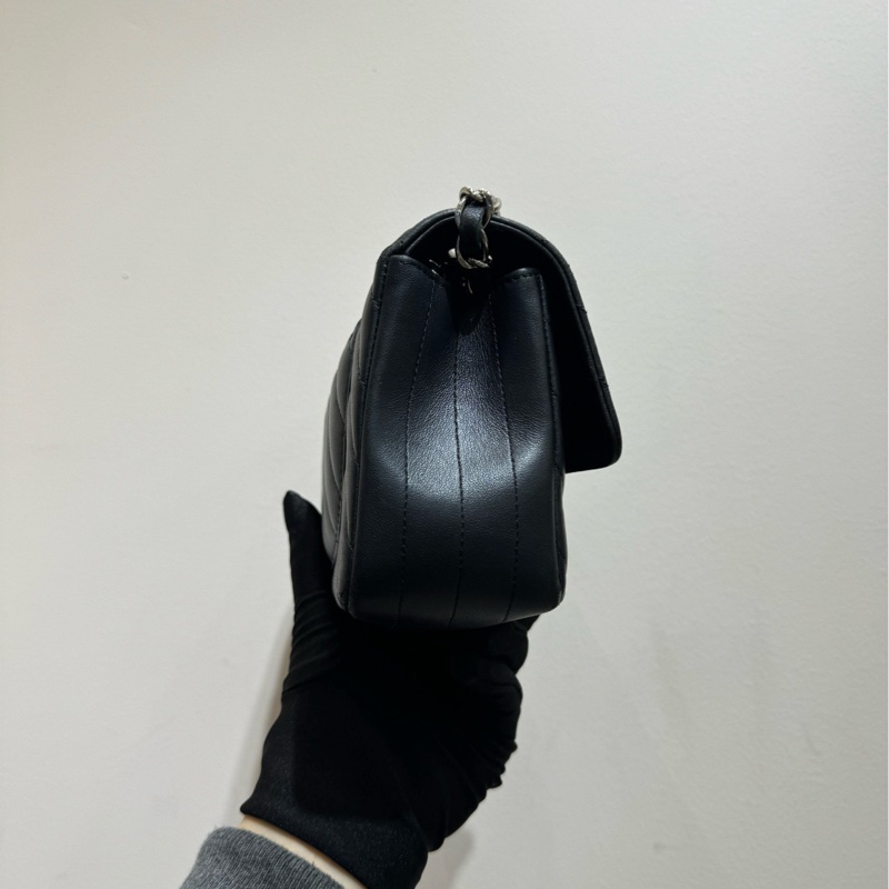 【閒置❤️】 Chanel cf 大 mini 黑銀 V紋單肩斜挎包-3