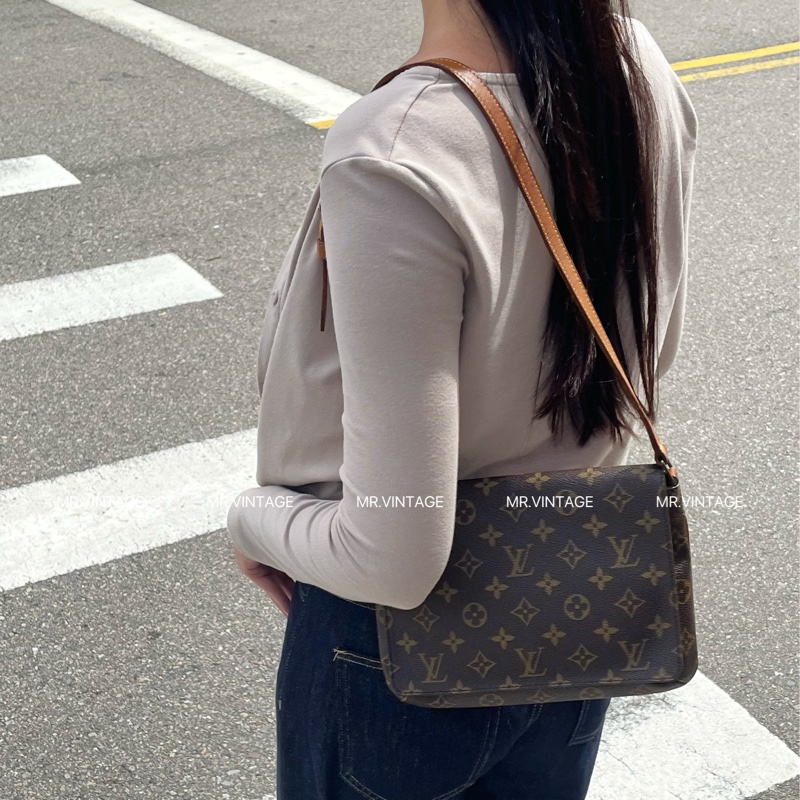 🏷️ Louis Vuitton 斜背包-0