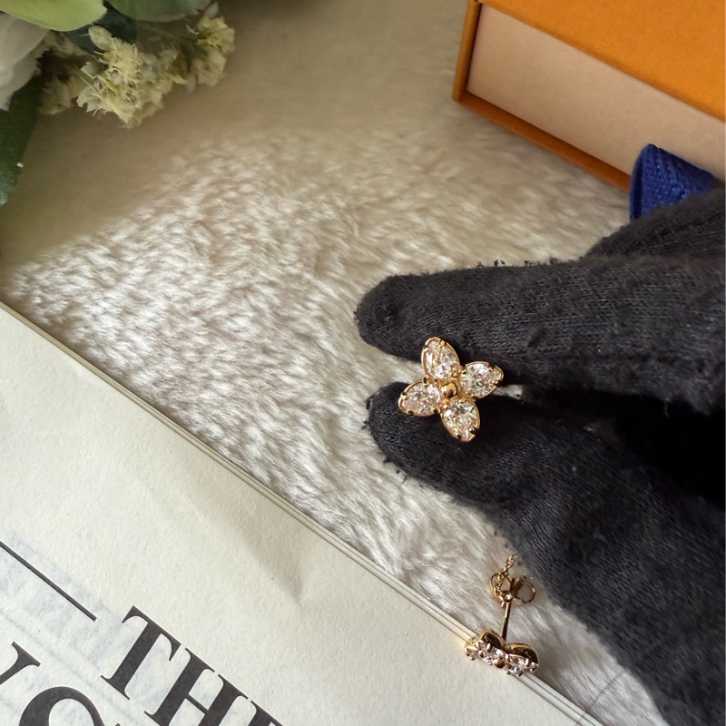 Dazzle 水鑽四葉草及標誌綴飾針式耳環(金色)-5