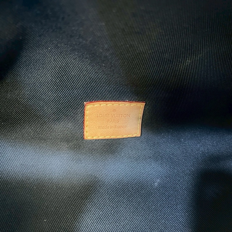 LV原花拉鍊胸口腰包M43644-7